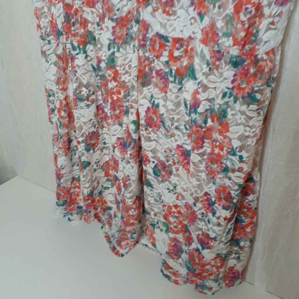 Torrid Women’s Sheer Floral V-Neck Blouse w/ Orange, Green, Cream Torrid size 2‎ - Picture 8 of 8